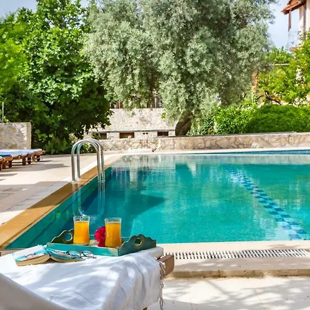 Kleo Hotel *